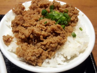 嘉祥のランチセットのそぼろ丼