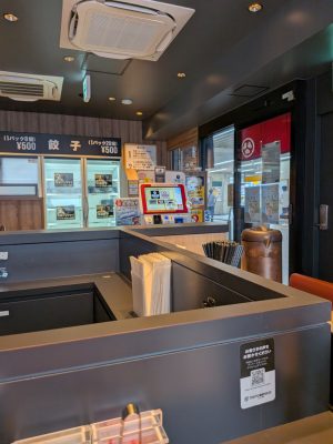下総中山の「TOKYO豚骨BASE MADE by 一風堂」の店内